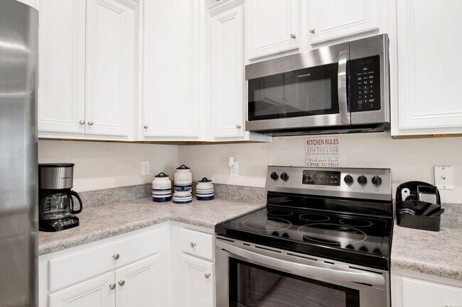 Foto del edificio - 3 Bedroom Townhouse in Bellview