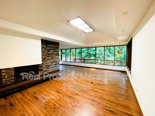 Building Photo - 11105 SE 59th St