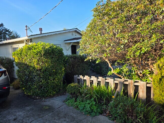 Foto del edificio - 4640 Crane St