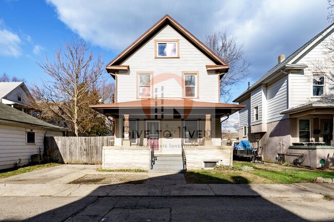 Photo - 17 Lucerne Ave House