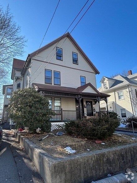 Building Photo - 713 Metropolitan Ave