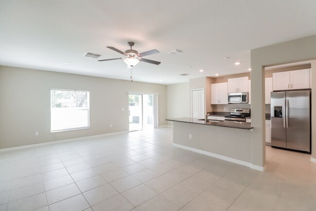 Foto del edificio - 7317 Spring Snowflake Ave