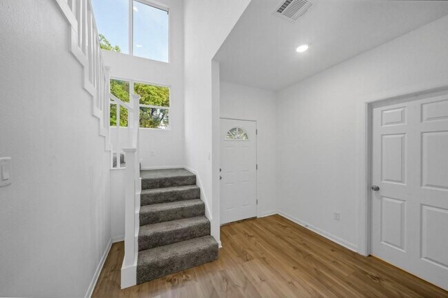 Building Photo - 6103 Goforth St