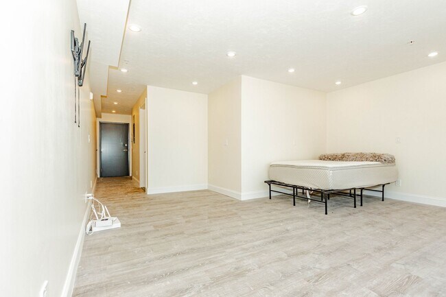 Building Photo - 1 Bed 1 Bath in Packard's Corner Available Now