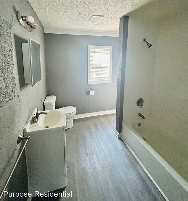 Building Photo - 2 br, 1 bath House - 6227 E 16th Ter