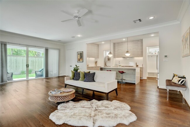 Building Photo - 1715 Maravilla Dr