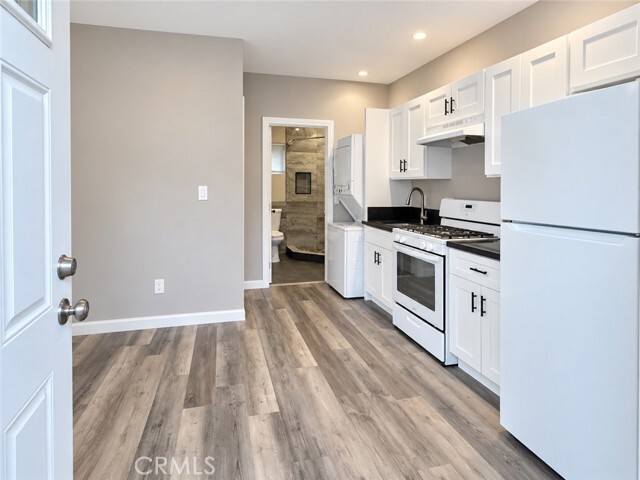 Building Photo - 6463 Woodlake Ave