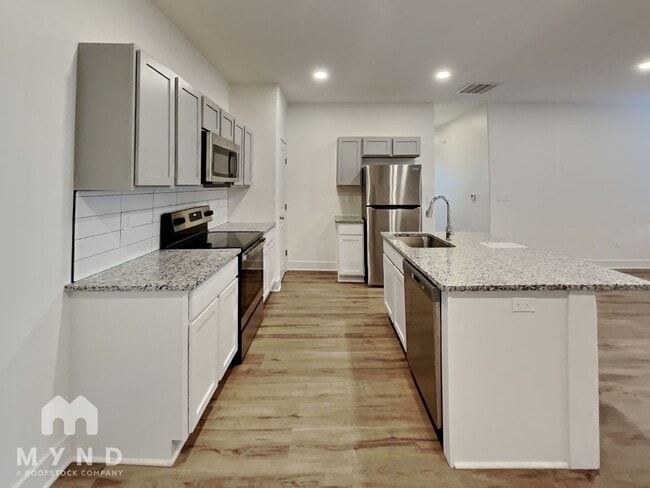 Building Photo - 5812 E Bristol Cir