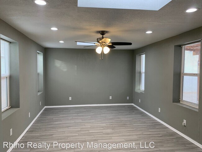 Foto del edificio - 3 br, 2 bath House - 5309 Arvilla Ave NE