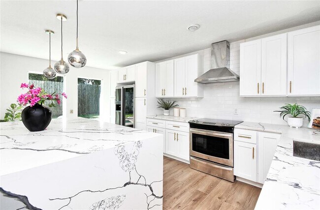 Foto del edificio - 10107 Burgoyne Rd