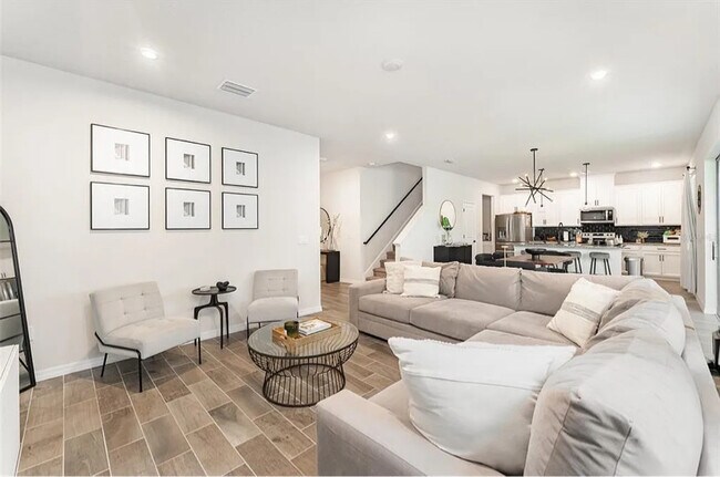 Building Photo - 13532 Palmera Vista Dr