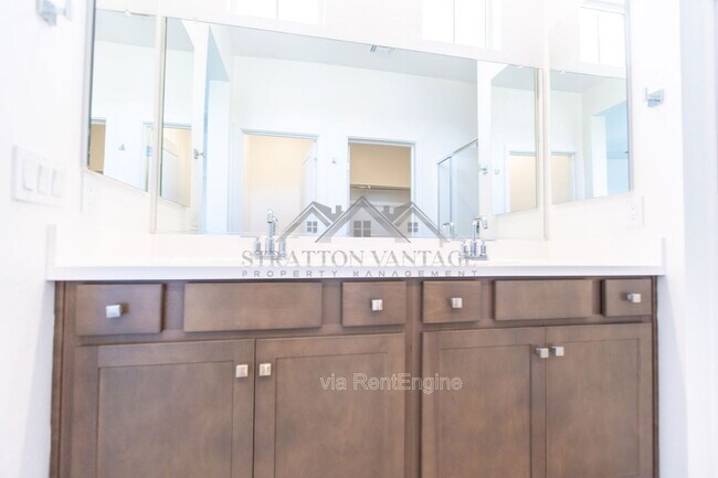 Foto del edificio - 1051 W. Diamondback Dr.