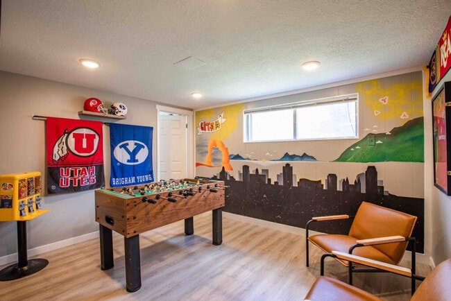 Building Photo - 1020 E Diamond Way