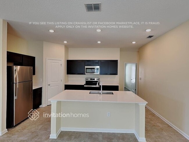 Building Photo - 4430 Holstein St