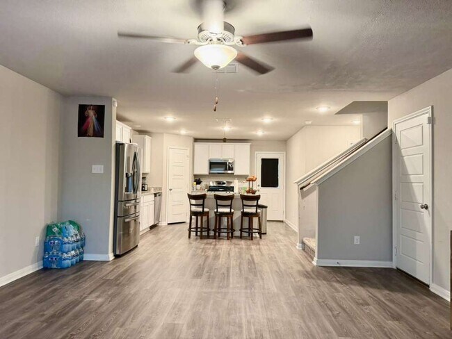 Foto del edificio - Like-New 4 Bedroom Home in Growing Community – Move-In Ready!