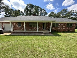 Building Photo - 1004 Riverbend Dr