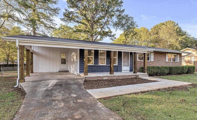 Foto del edificio - Coming soon, Available 4/1/26. Section 8 Welcome!!! "Ranch style 3-Bed, 2-Bath Gem with 1,344 Sq ...