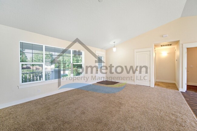 Building Photo - 3 Bedroom 2 Bathroom Home with Attached 2 ...