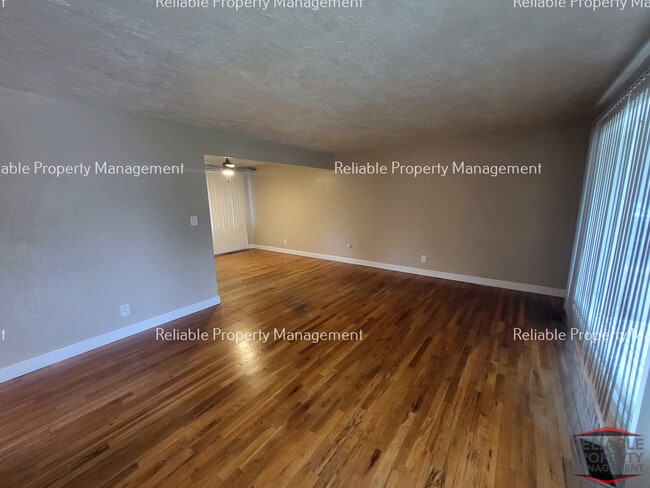 Foto del edificio - 1195 E 15th St