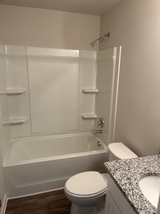 Foto del edificio - Brand New 4 Bedroom in Duncan