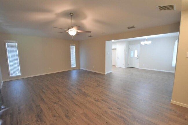 Building Photo - 208 Terlingua Dr