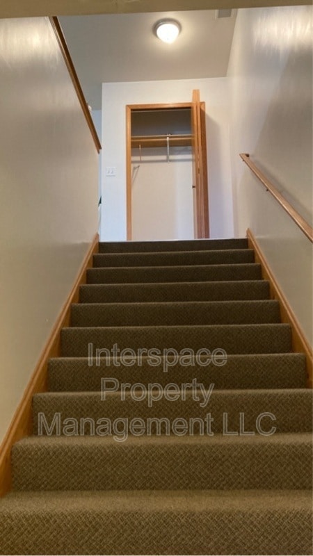 Building Photo - 1335 Rock Run Dr