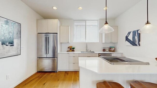 Building Photo - 2 bedroom in Seattle WA 98103