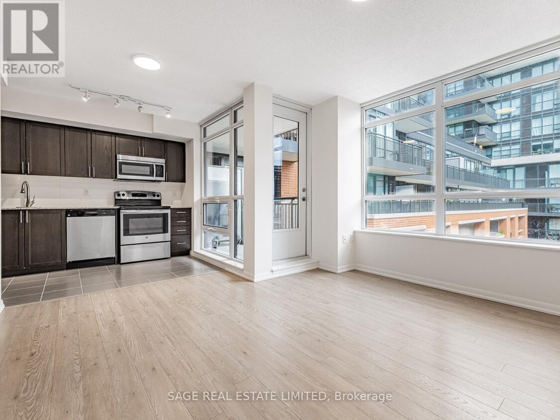 Primary Photo - 830-830 Lawrence Ave W