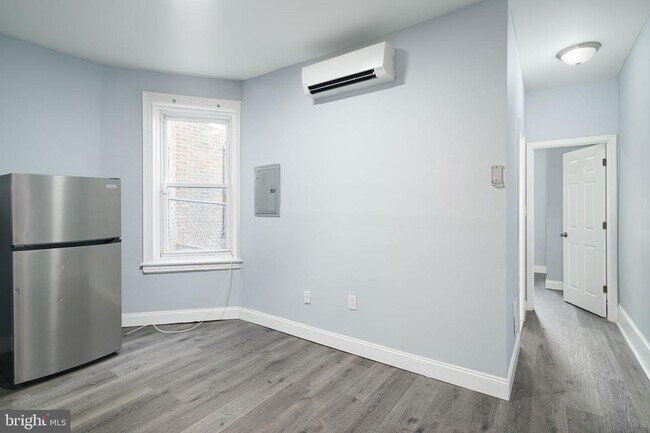 Building Photo - 324 S 56th St