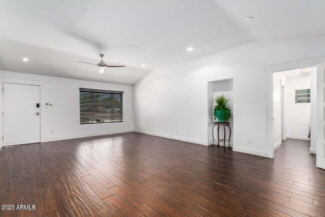 Foto del edificio - 4139 E Campbell Ave