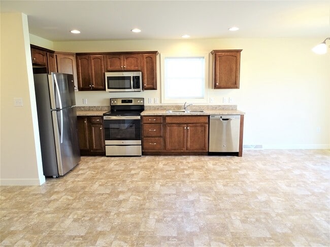 Building Photo - 1395 Fieldstone Dr