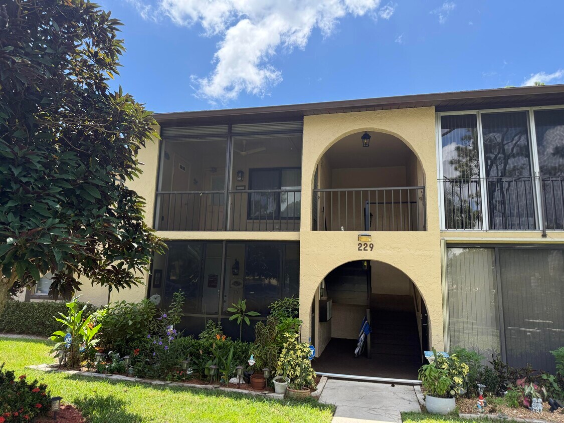 Foto principal - 229 Pine HOV Cir