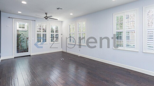 Building Photo - 111 Avellino Way