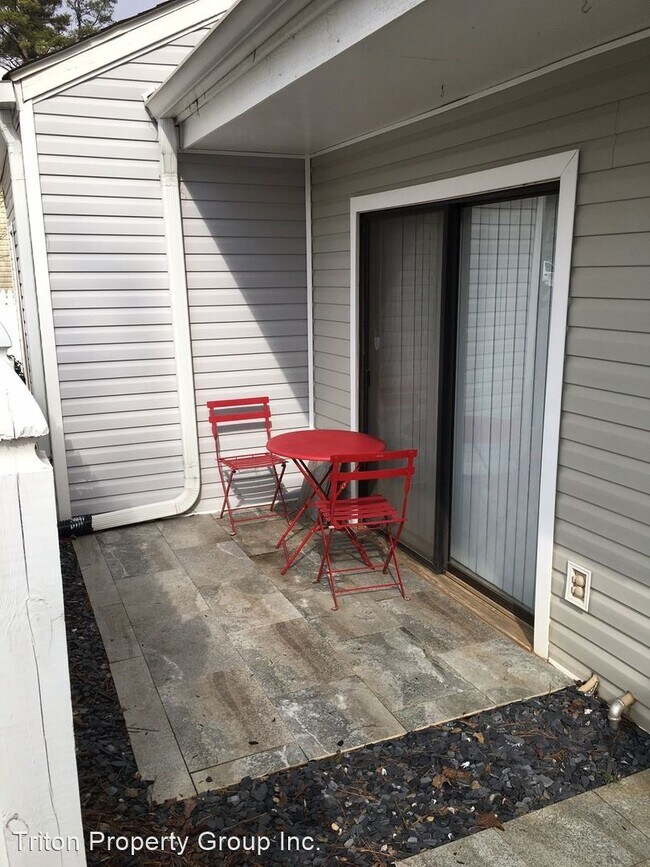 Building Photo - 2695 Meadowlawn Dr SE