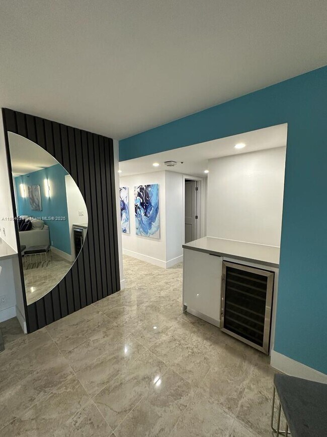 Foto del edificio - 1717 N Bayshore Dr