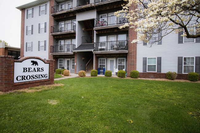 Bears Crossing Apartments - 920 S National Ave