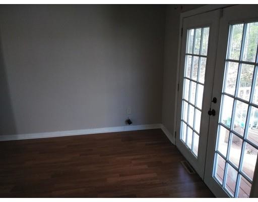 Building Photo - 15 Lantern Ln