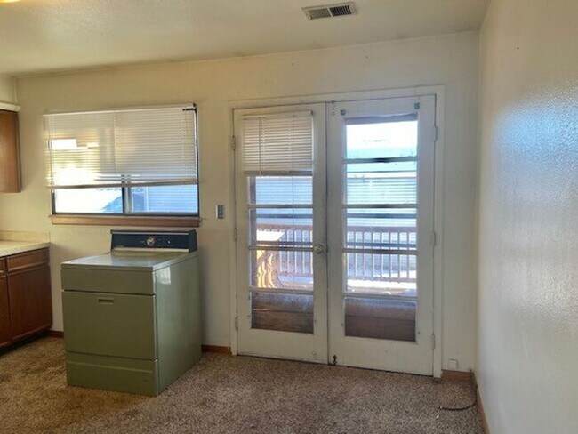 Foto del edificio - Upper Level 2 Bedroom 1 Bath Duplex Unit in Central Loveland, CO
