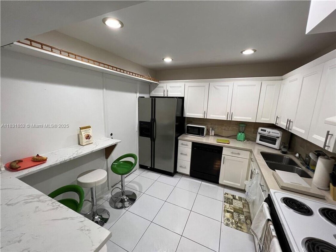 Primary Photo - 6101 N Falls Cir Dr