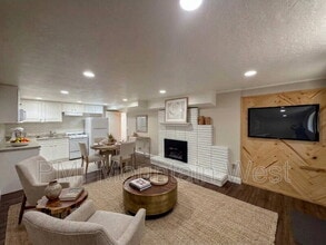 Building Photo - 282 E 650 N