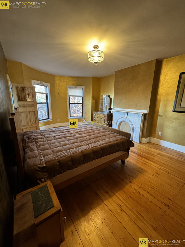 Primary Photo - 484 Columbus Ave