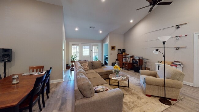 Building Photo - Cute 4BR/4BA Home in Eagles Landing-802 W ...