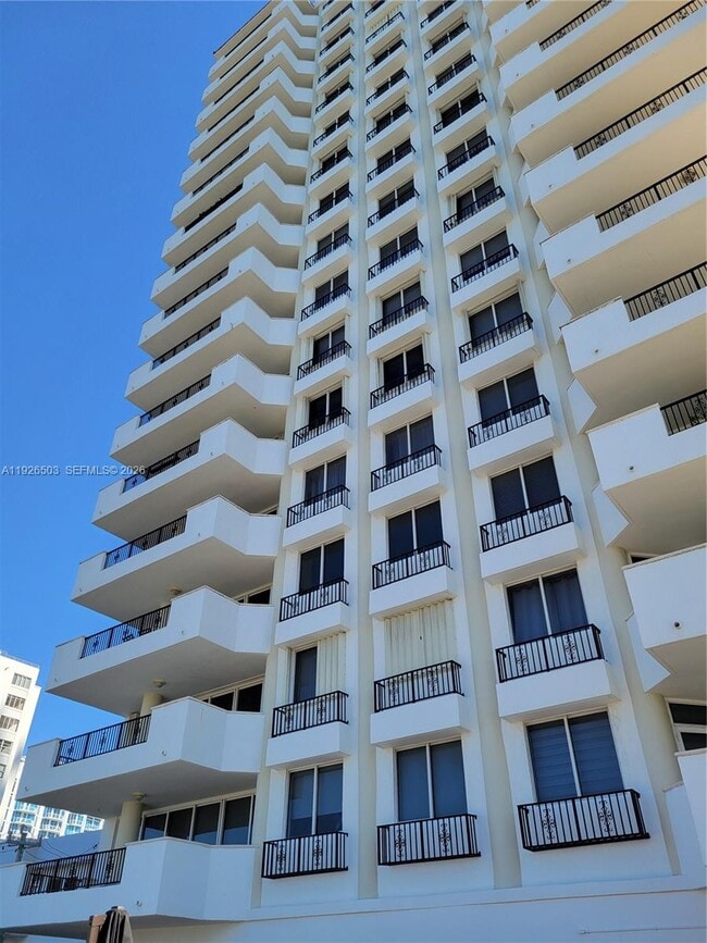 Foto del edificio - 6422 Collins Ave