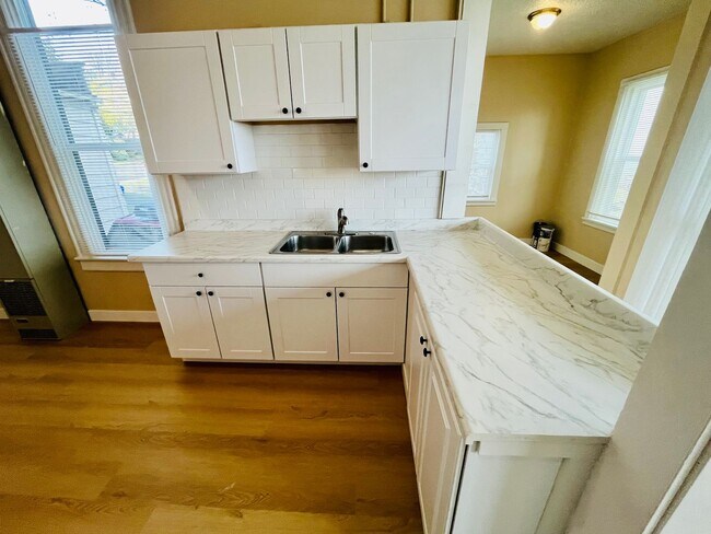 Building Photo - 4234 S View Point Ter