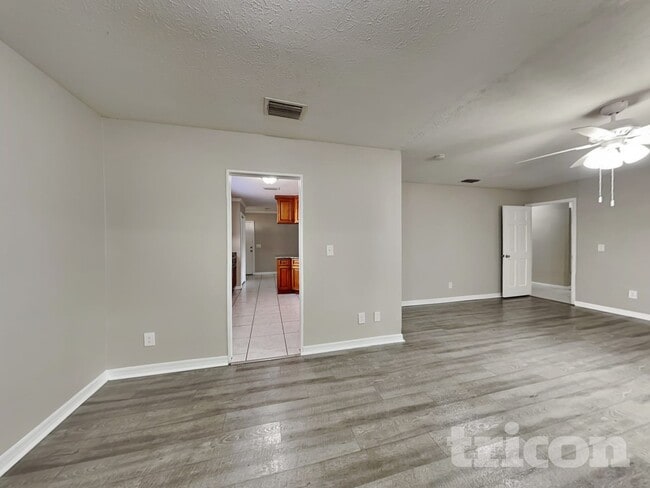 Foto del edificio - 14314 Ravenwood Ln