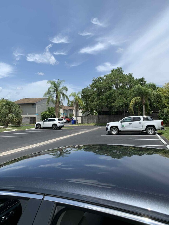Foto del edificio - 1084 Longfellow Cir