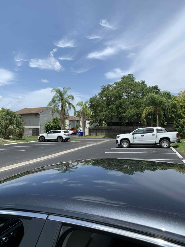 Building Photo - 1084 Longfellow Cir
