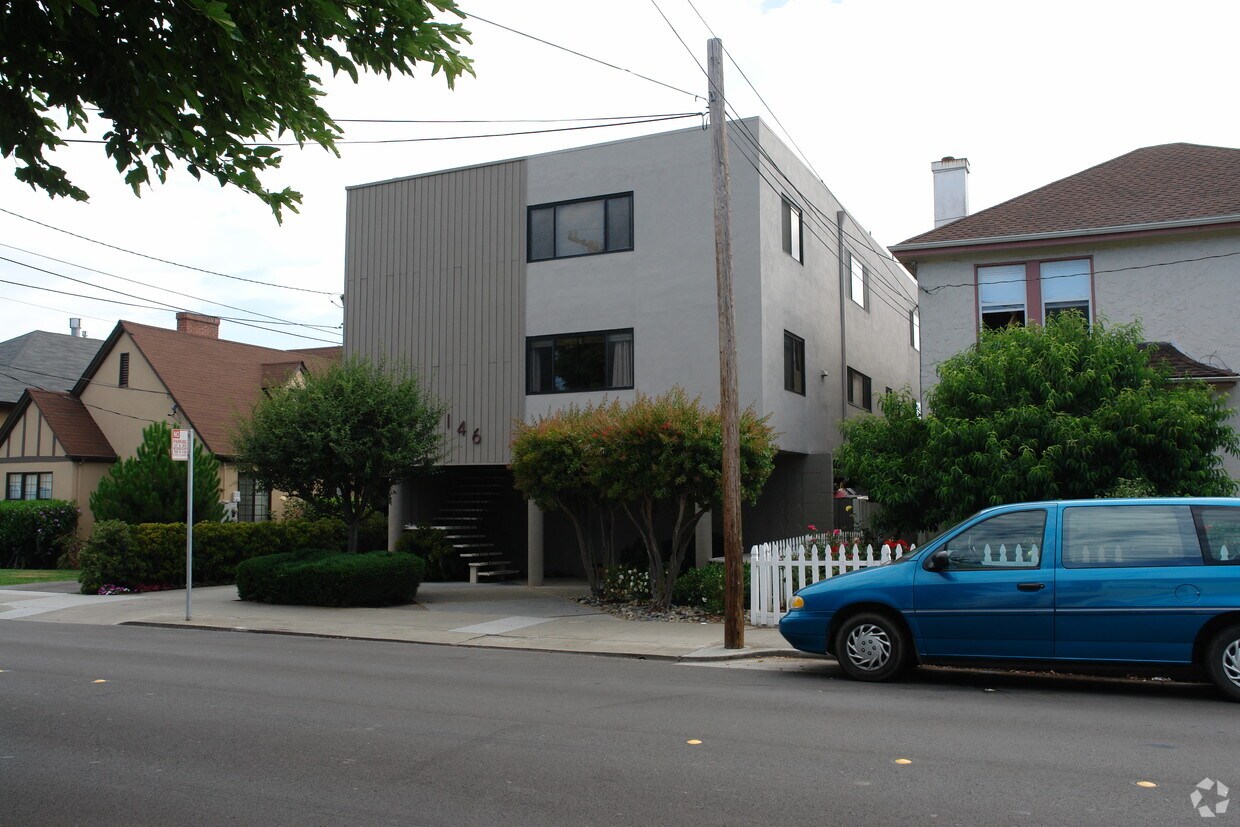 Building Photo - 146 North Ellsworth