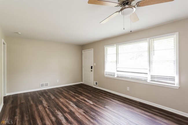 Building Photo - 6061 Pine View Terrace