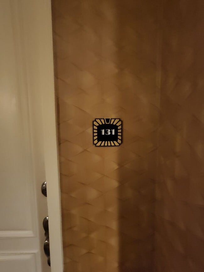Building Photo - Pristine 1 bed first floor Manhattan Condo...